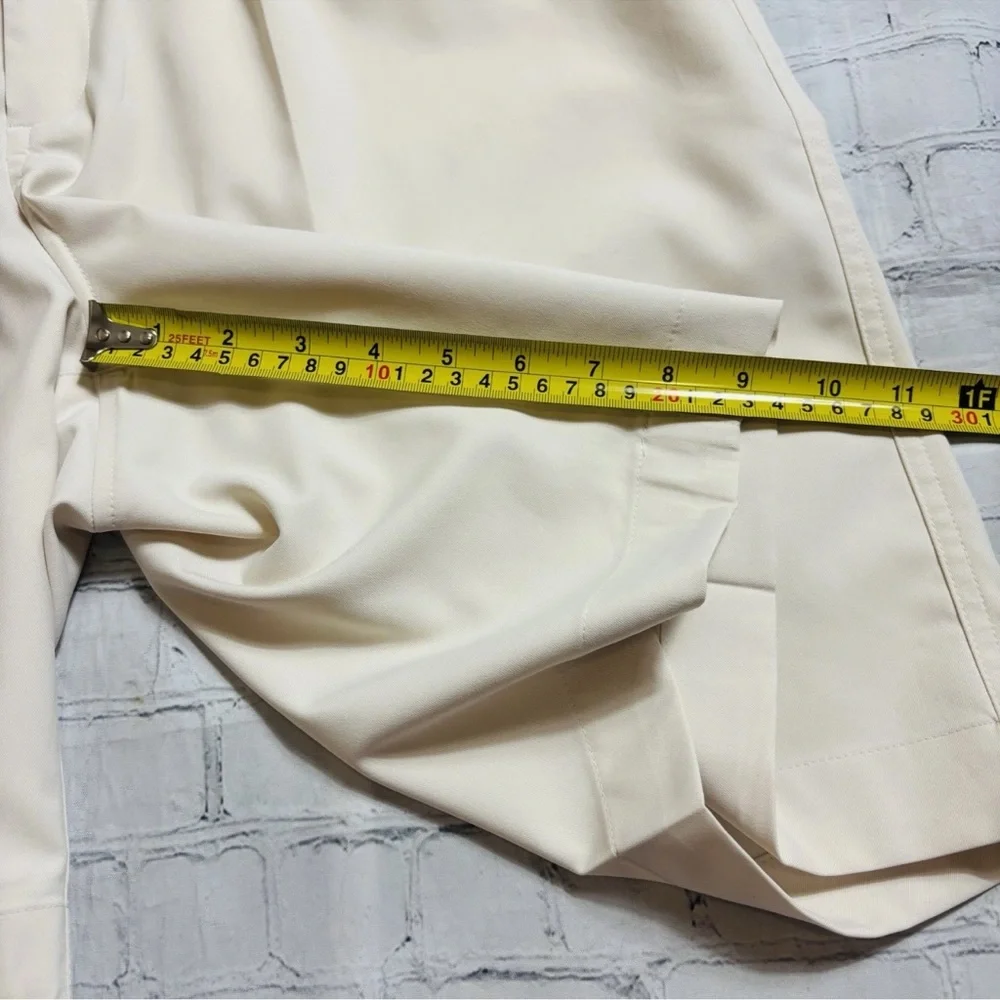 Under Armour Performance Golf Shorts Men's Size 38R Cream 9 Inch Inseam